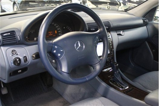 Mercedes-Benz C-klasse - 2.6 C240 SEDAN AUT. ELEGANCE YOUNGTIMER / NAVIGATIE / ZEER NETJES - 1