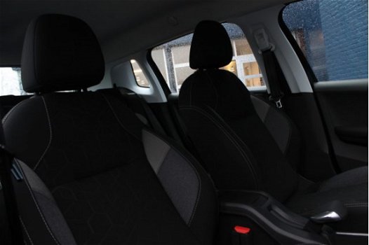 Peugeot 2008 - SUV 1.2 PureTech ETG5 Active | Automaat | Navigatie | Airconditioning | - 1