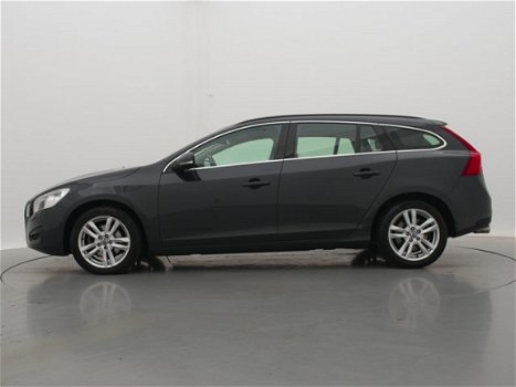 Volvo V60 - 1.6 T3 Momentum | Leder | Navigatie | Origineel NL | - 1