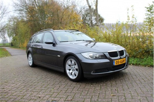 BMW 3-serie Touring - 318i High Executive - 1