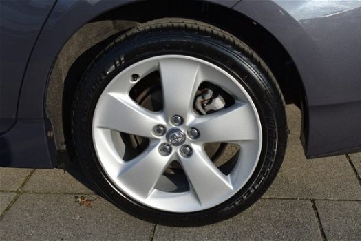 Toyota Prius - 1.8 Comfort 99pk Automaat | Cruisecontrol | Achteruitrijcamera | navigatie | 17 inch - 1