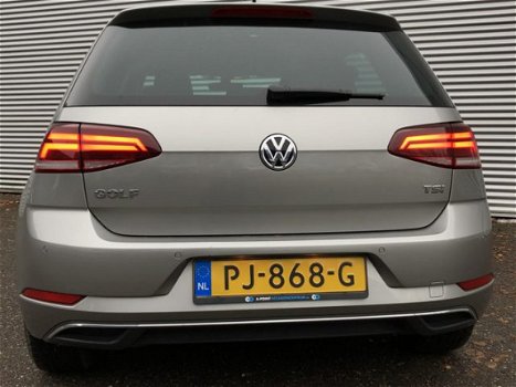 Volkswagen Golf - 1.0 TSI 110PK Comfortline Parkeerhulp navigatie Apple-carplay alarm - 1