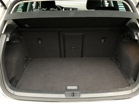 Volkswagen Golf - 1.0 TSI 110PK Comfortline Parkeerhulp navigatie Apple-carplay alarm - 1
