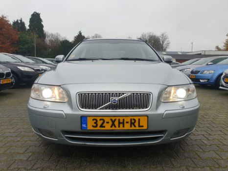 Volvo V70 - 2.4 D5 Edition Sport Aut. *VOLLEDER+NAVI+XENON+PDC+ECC+CRUISE - 1