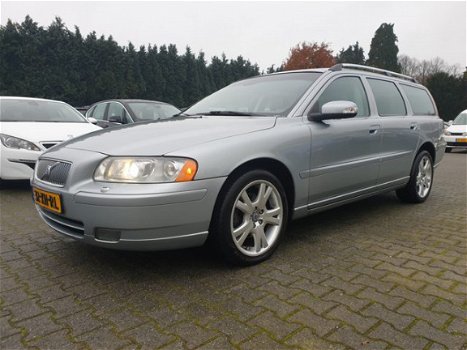 Volvo V70 - 2.4 D5 Edition Sport Aut. *VOLLEDER+NAVI+XENON+PDC+ECC+CRUISE - 1