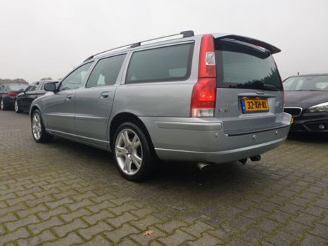 Volvo V70 - 2.4 D5 Edition Sport Aut. *VOLLEDER+NAVI+XENON+PDC+ECC+CRUISE - 1