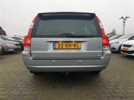 Volvo V70 - 2.4 D5 Edition Sport Aut. *VOLLEDER+NAVI+XENON+PDC+ECC+CRUISE - 1