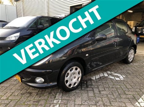 Peugeot 206 - 1.4 Forever 5-deurs airco elektrische pakket stuurbekrachtiging cd-speler apk 26-10-20 - 1