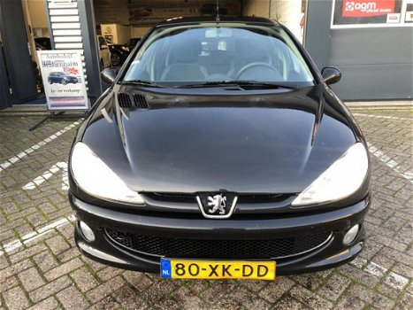 Peugeot 206 - 1.4 Forever 5-deurs airco elektrische pakket stuurbekrachtiging cd-speler apk 26-10-20 - 1