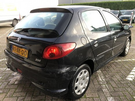 Peugeot 206 - 1.4 Forever 5-deurs airco elektrische pakket stuurbekrachtiging cd-speler apk 26-10-20 - 1