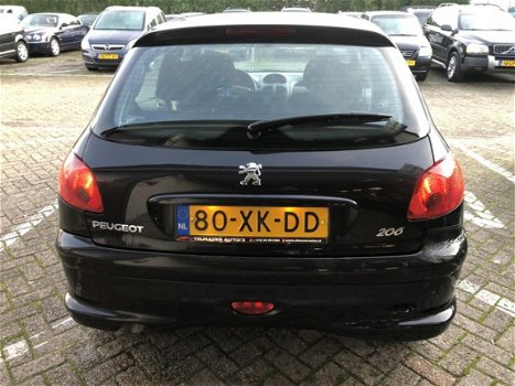 Peugeot 206 - 1.4 Forever 5-deurs airco elektrische pakket stuurbekrachtiging cd-speler apk 26-10-20 - 1