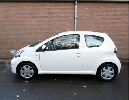 Toyota Aygo - 1.0-12V Now |centrale deurvergrendeling|elektrische ramen| - 1