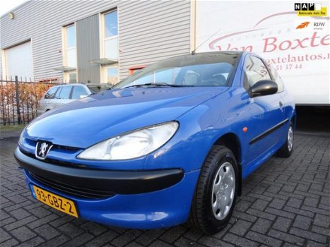 Peugeot 206 - 1.4 XR 3 deurs, 4 nwe BANDEN, ACCU en rijd nog als een trein - 1