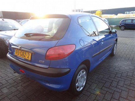 Peugeot 206 - 1.4 XR 3 deurs, 4 nwe BANDEN, ACCU en rijd nog als een trein - 1