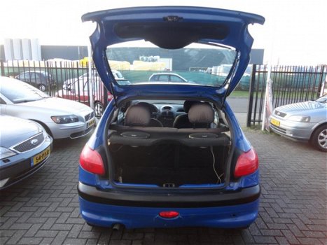 Peugeot 206 - 1.4 XR 3 deurs, 4 nwe BANDEN, ACCU en rijd nog als een trein - 1