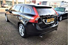 Volvo V60 - 1.6 T3 Momentum | NAVI |CLIMATE CONTROL | PARKEERSENSOREN | AUTOMATISCH VERLICHTING | EL