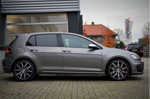 Volkswagen Golf - 2.0 TSI GTI Performance -Navigatie-Xenon-LED-Clima(ECC)-19