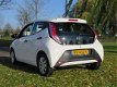 Toyota Aygo - 1.0 VVT-i x 2017 51000km 5-DEURS DEALER ONDERHOUDEN *BOVAG - 1 - Thumbnail