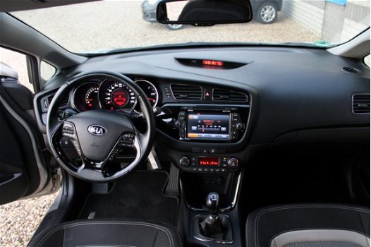 Kia Cee'd - 1.6 GDI Plus Pack NAVI TREKH. CAMERA - 1