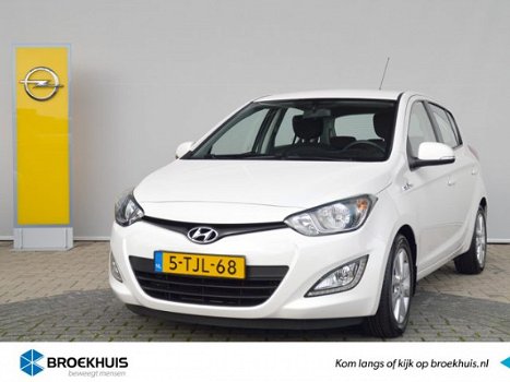 Hyundai i20 - 1.2i i-Deal Navigatie / Airco / Lichtmetalen velgen / Mistlampen / Nette auto - 1