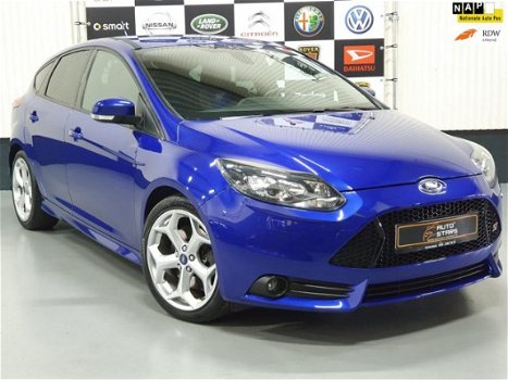 Ford Focus - 2.0 EcoBoost ST-3 -250PK-2014-Xenon-Recardo-18''LMV-parkeersensoren-stoelverwarming - 1