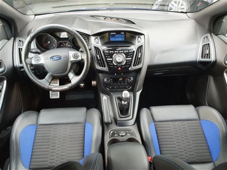 Ford Focus - 2.0 EcoBoost ST-3 -250PK-2014-Xenon-Recardo-18''LMV-parkeersensoren-stoelverwarming - 1