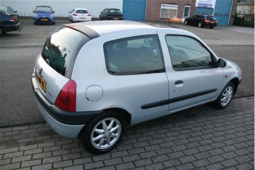 Renault Clio - 1.4 RN MAX Jaar APK - 1