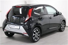 Toyota Aygo - 1.0 VVT-i x-Cite / Leder / Camera / Lichtmetalen Velgen