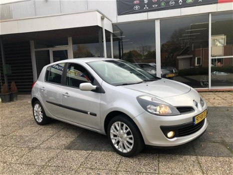 Renault Clio - 1.6-16V Privilège 1E EIGENAAR/5-DEURS/AIRCO - 1