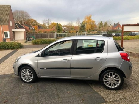 Renault Clio - 1.6-16V Privilège 1E EIGENAAR/5-DEURS/AIRCO - 1