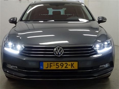 Volkswagen Passat Variant - 1.6 TDI Highline NAVI-CAMERA-LEER/ALCANTARA-PARKEERHULP - 1