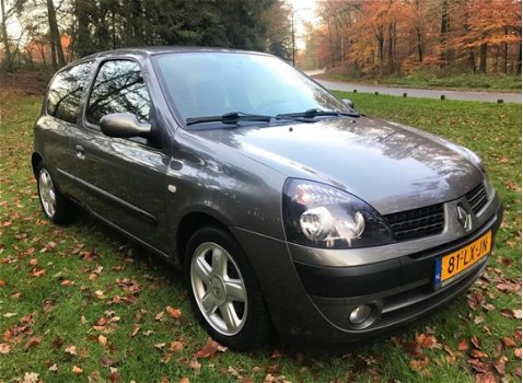 Renault Clio - 1.6-16V Privilège AIRCO. NWE APK. BJ'2003 - 1