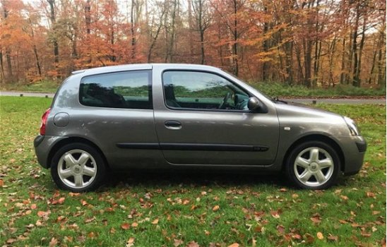 Renault Clio - 1.6-16V Privilège AIRCO. NWE APK. BJ'2003 - 1