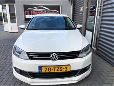 Volkswagen Jetta - 1.6 TDI Highline BlueMotion *R-LINE uitgevoerd* ZEER MOOI