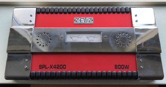 ZEUZ versterker SPL-X4200 4x200 Watt - 4