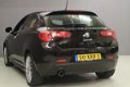 Alfa Romeo Giulietta - 1.4 Turbo 170pk Distinctive Sportpack TCT Automaat Leder, Navigatie, 18Inch. - 1 - Thumbnail