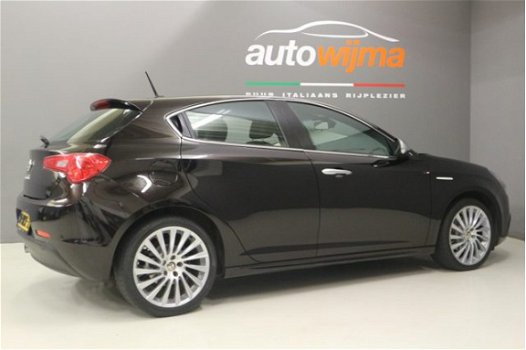 Alfa Romeo Giulietta - 1.4 Turbo 170pk Distinctive Sportpack TCT Automaat Leder, Navigatie, 18Inch. - 1