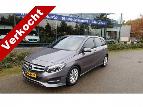 Mercedes-Benz B-klasse - 180 Ambition Zeer mooie en complete B 180 benzine Met achteruit rijcamera w - 1