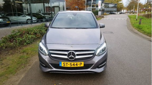 Mercedes-Benz B-klasse - 180 Ambition Zeer mooie en complete B 180 benzine Met achteruit rijcamera w - 1