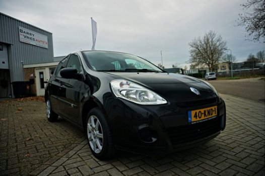 Renault Clio - 1.2 Special Line Navigatie Dealeronderhouden - 1