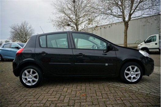 Renault Clio - 1.2 Special Line Navigatie Dealeronderhouden - 1