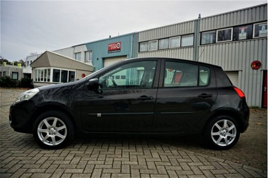 Renault Clio - 1.2 Special Line Navigatie Dealeronderhouden - 1