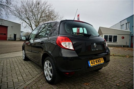 Renault Clio - 1.2 Special Line Navigatie Dealeronderhouden - 1