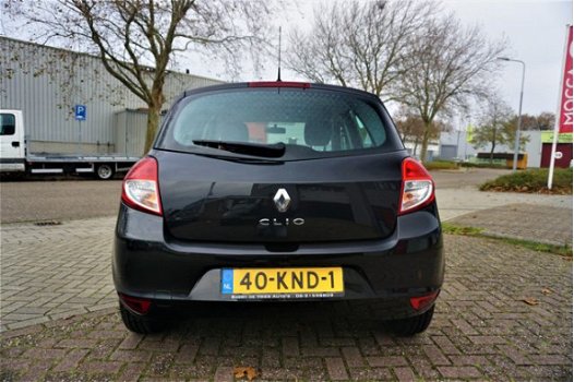 Renault Clio - 1.2 Special Line Navigatie Dealeronderhouden - 1