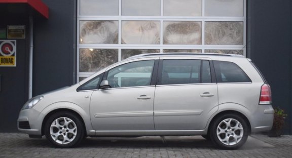 Opel Zafira - 2.2 Cosmo 150PK/7-persoons/leder/LM/NAP - 1