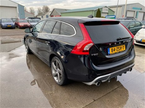 Volvo V60 - 1.6 T3 R-Design - 1