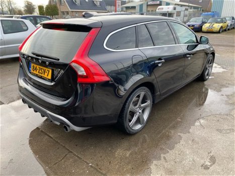 Volvo V60 - 1.6 T3 R-Design - 1