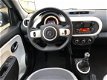 Renault Twingo - 0.9 TCe (90PK) Limited met Stoelverwarming, Airco, Cruise Controle - 1 - Thumbnail