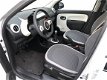 Renault Twingo - 0.9 TCe (90PK) Limited met Stoelverwarming, Airco, Cruise Controle - 1 - Thumbnail