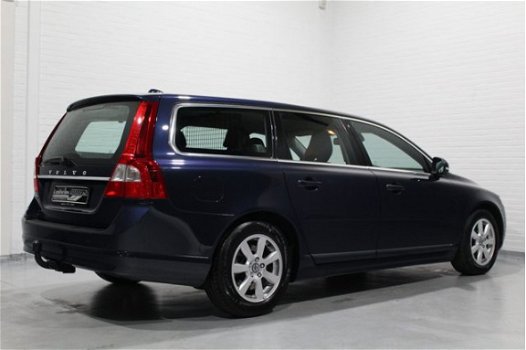 Volvo V70 - 1.6 D2 Kinetic 115pk Navigatie, PDC, NAP + boekjes - 1